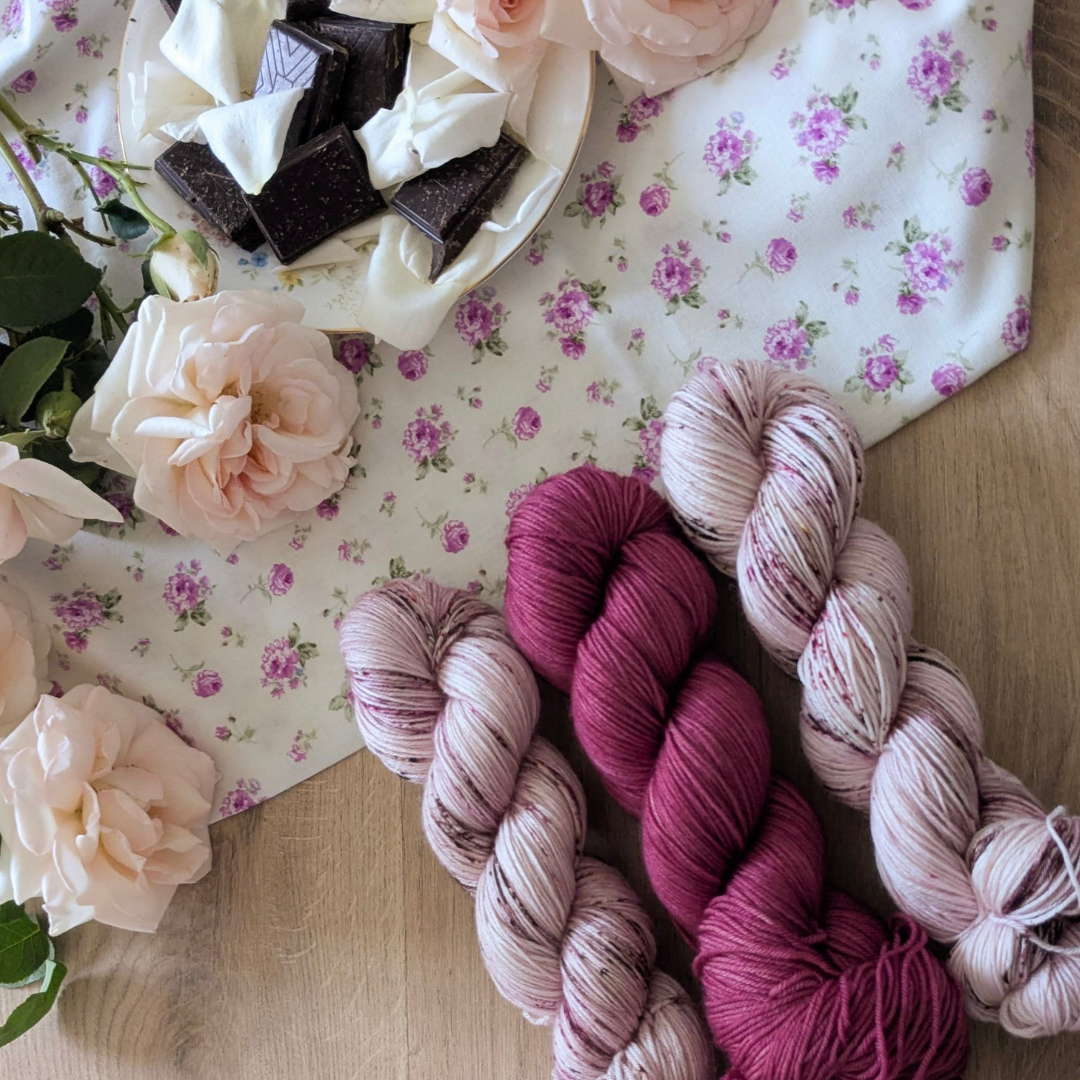 Pétale de rose et carré de chocolat